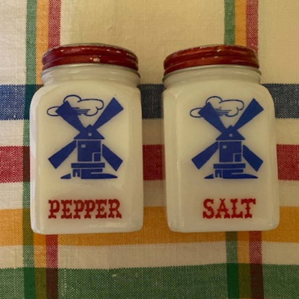 1940's Milk Glass Wind Mill S&P Shakers - Picture 2 of 9